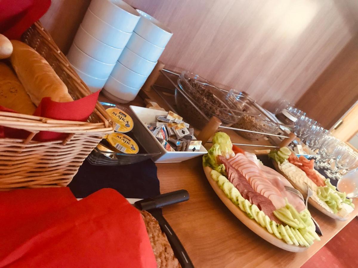 Hotel Grand Hradec Kralove Luaran gambar