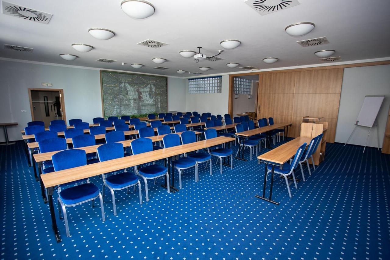 Hotel Grand Hradec Kralove Luaran gambar