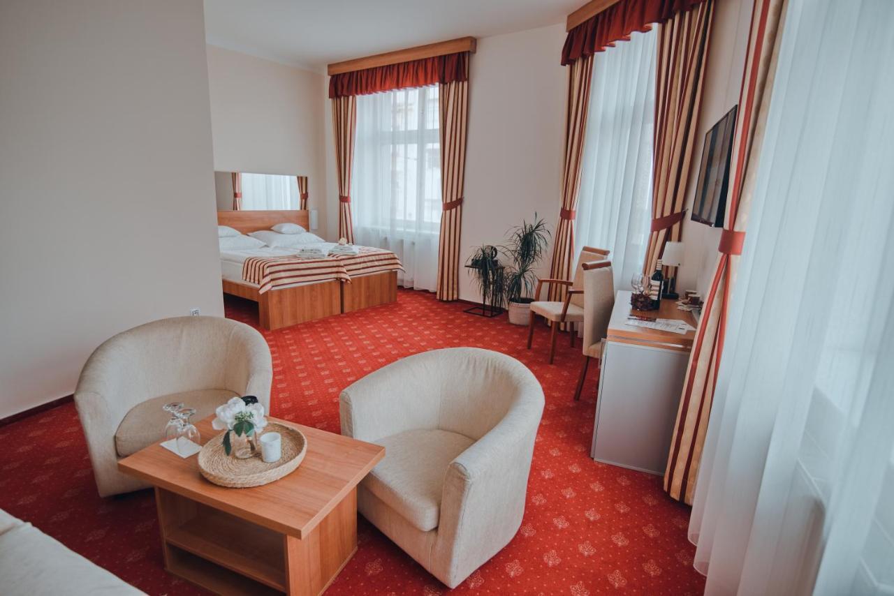 Hotel Grand Hradec Kralove Luaran gambar