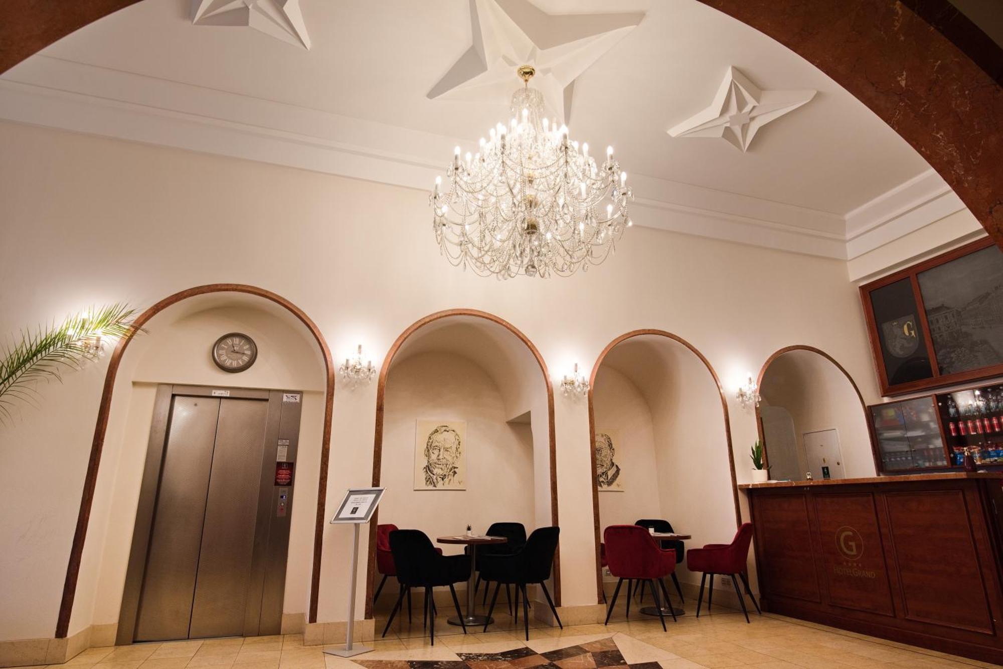 Hotel Grand Hradec Kralove Luaran gambar