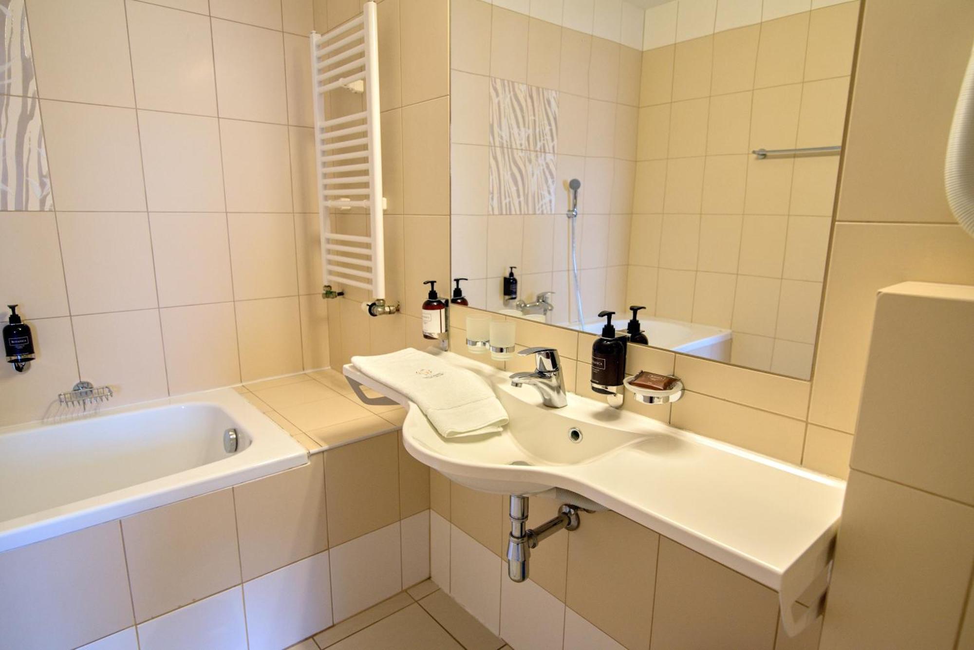 Hotel Grand Hradec Kralove Luaran gambar