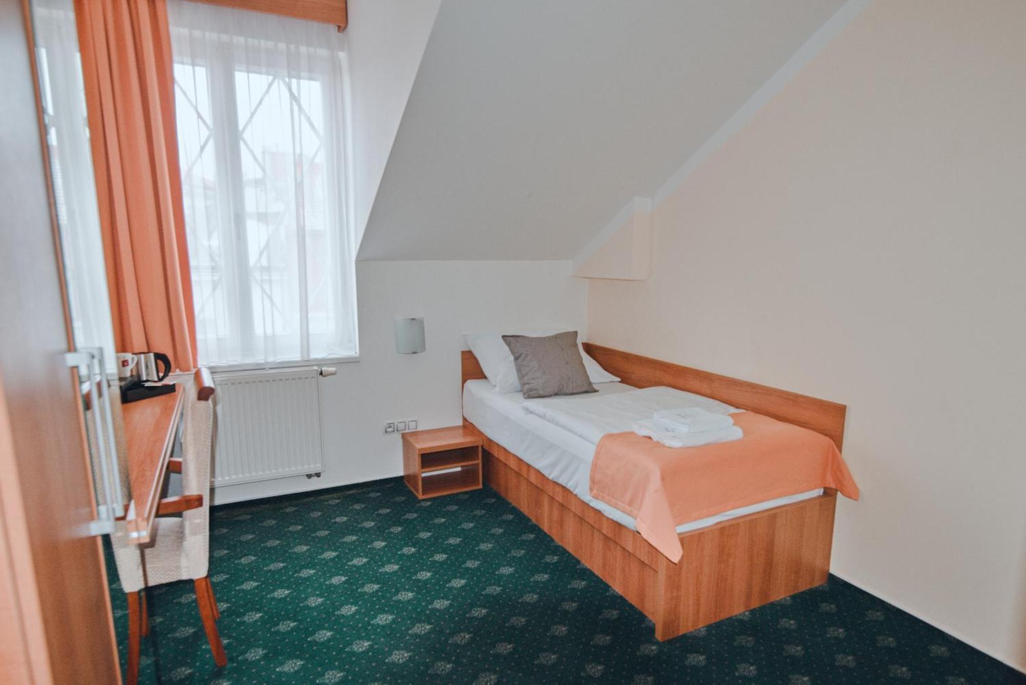 Hotel Grand Hradec Kralove Luaran gambar