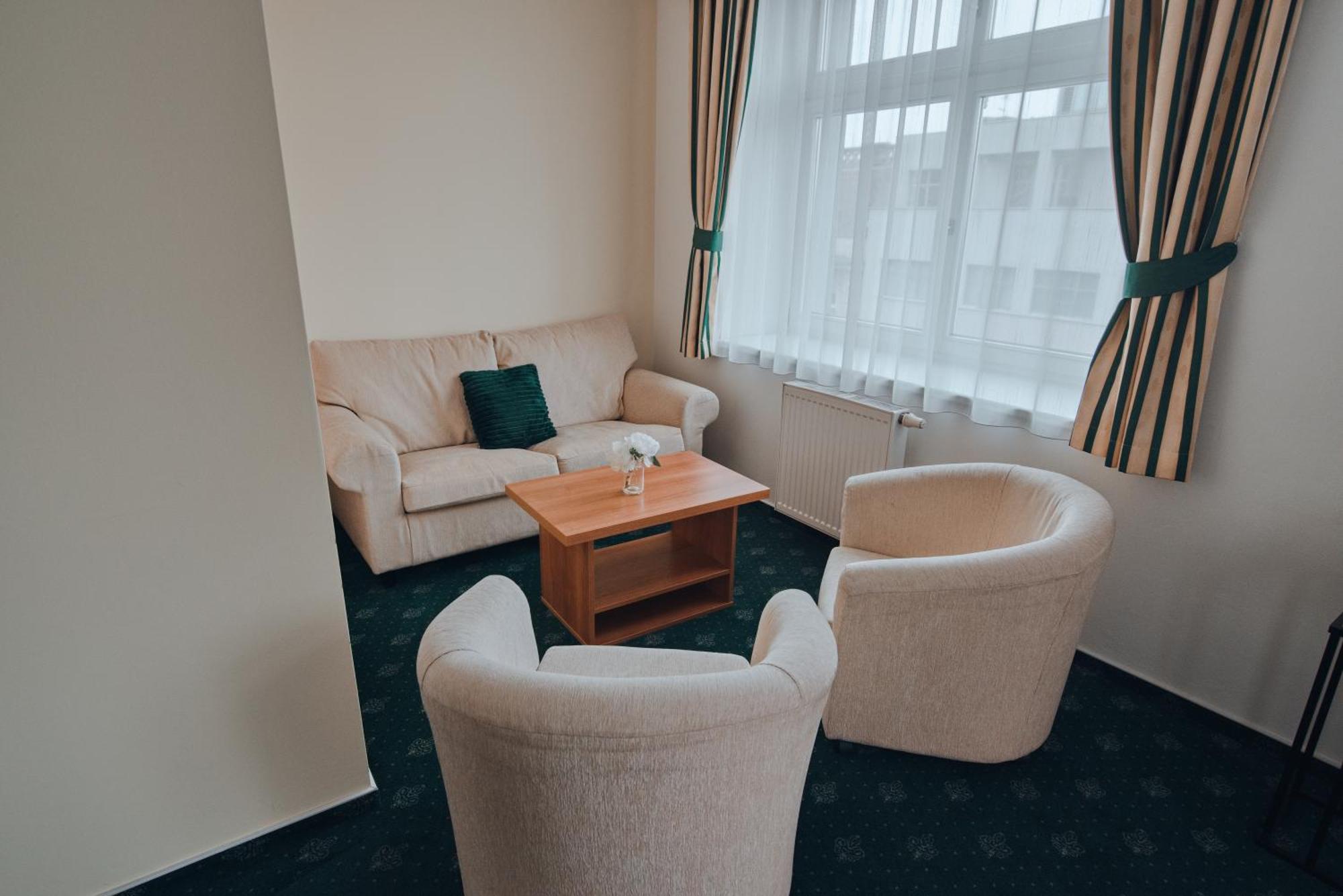 Hotel Grand Hradec Kralove Luaran gambar