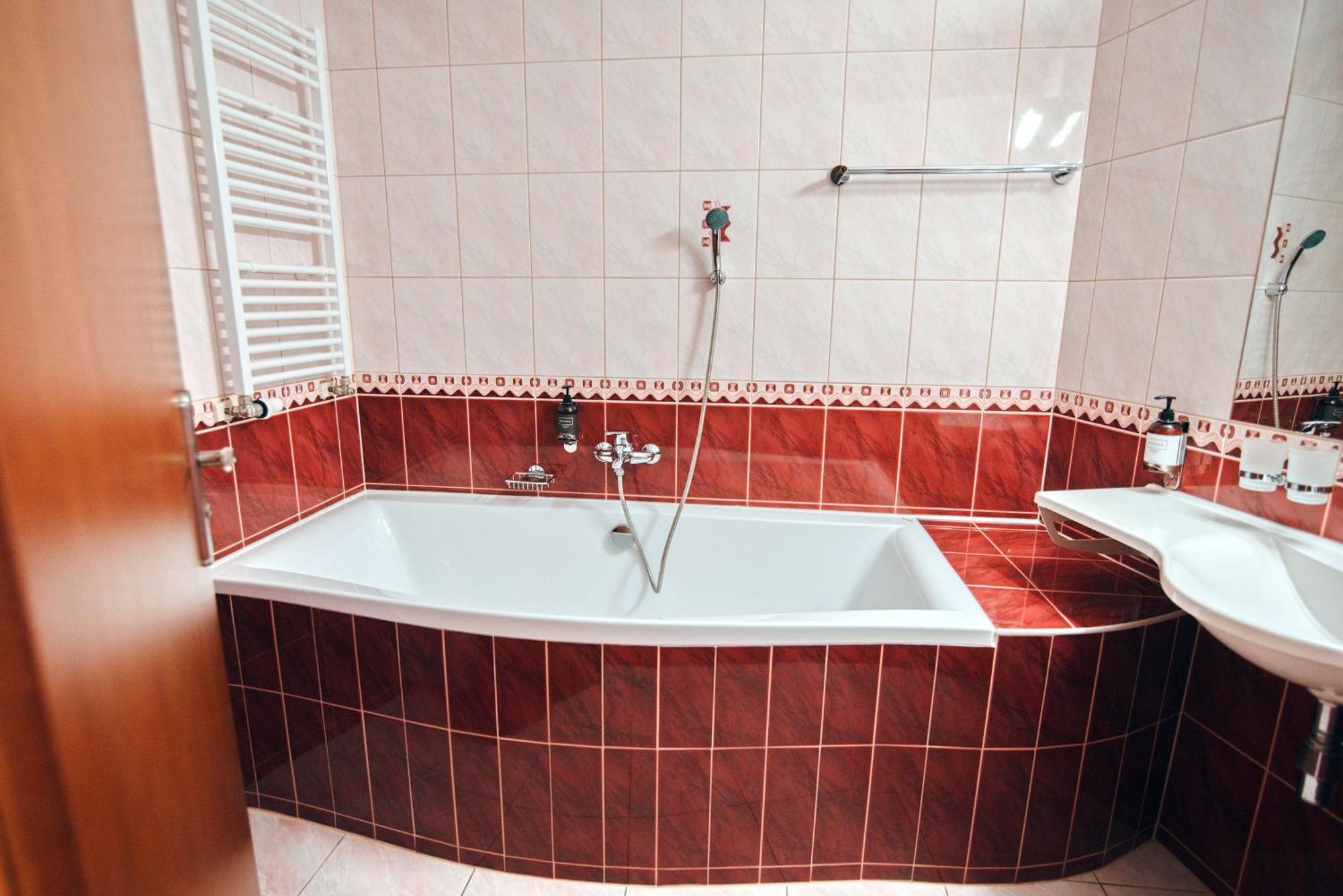 Hotel Grand Hradec Kralove Luaran gambar