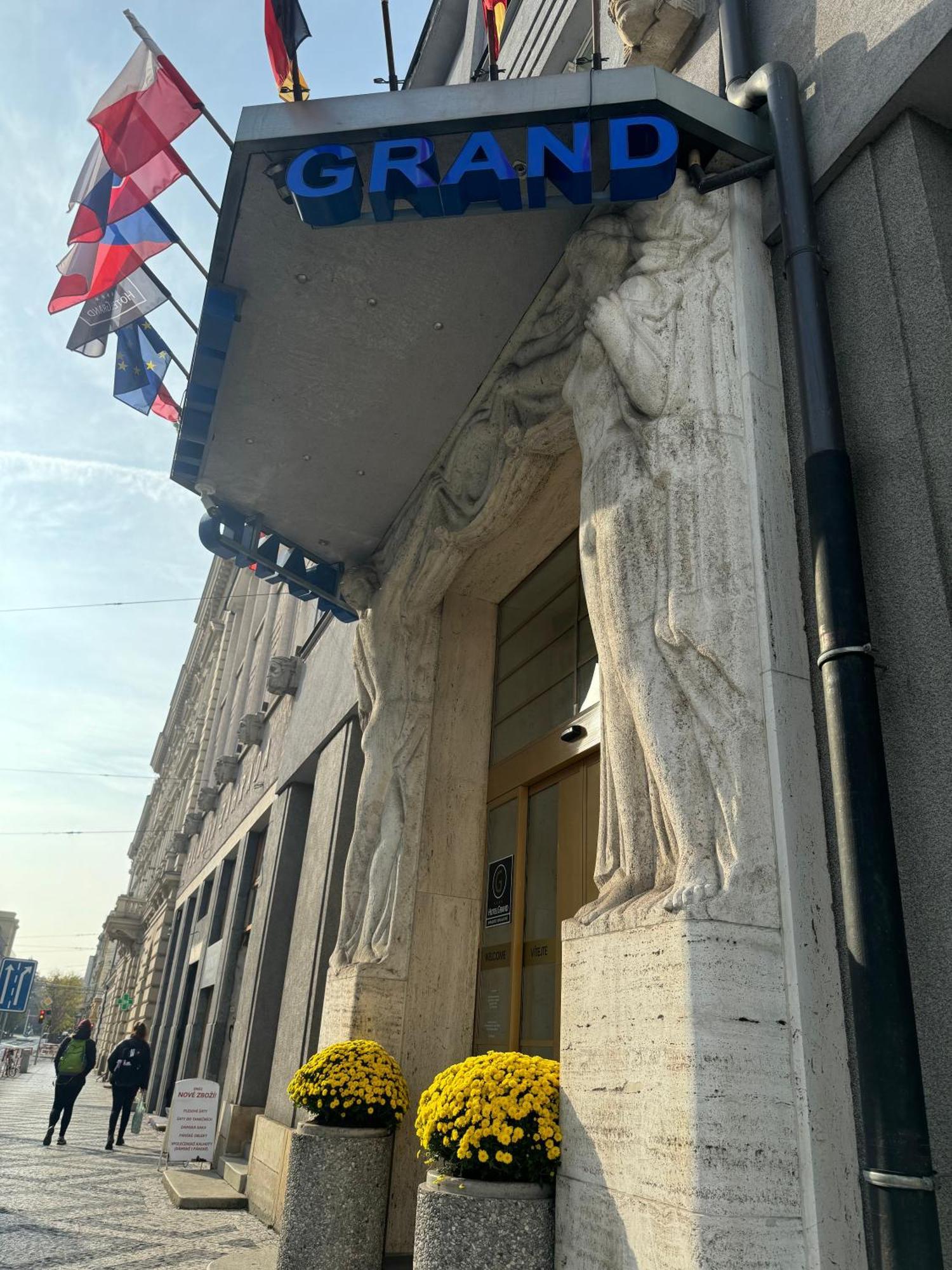 Hotel Grand Hradec Kralove Luaran gambar